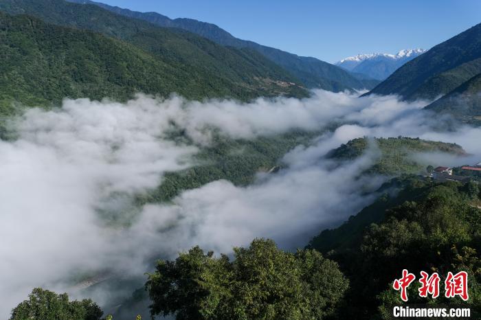 中国华电上市，自然美景的探索之旅启程